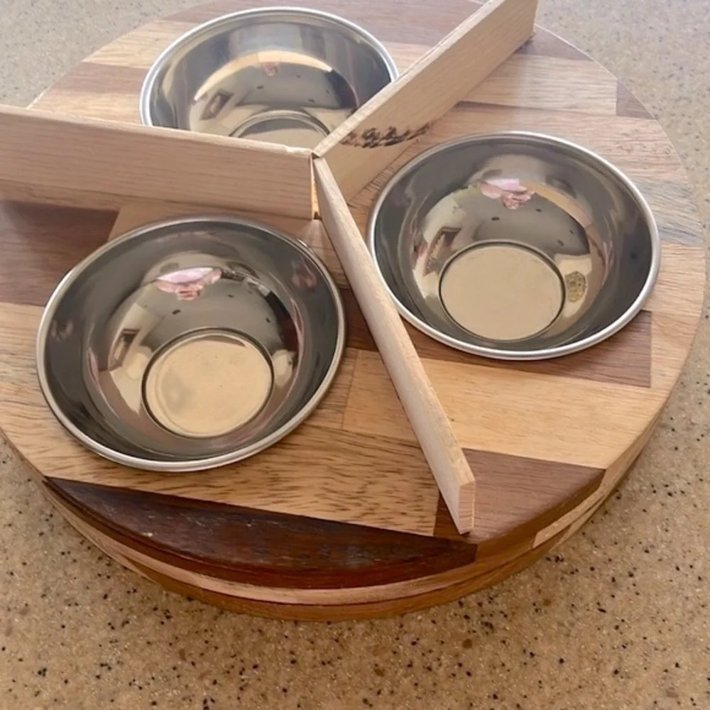 NWOT Rotating Three Bowl Wooden Cat Feeding Station Spinning Pet Food Handmade